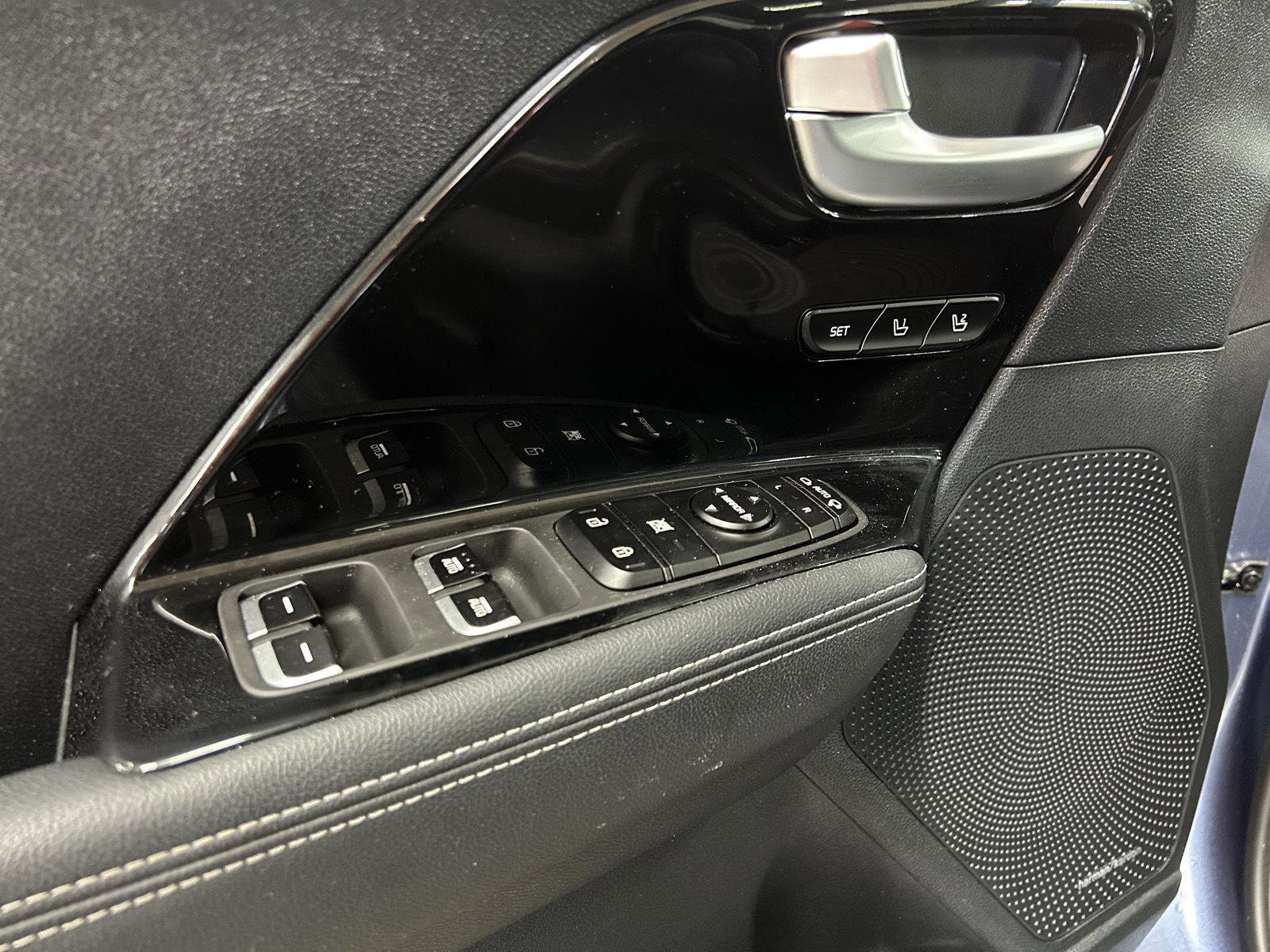 Used 2022 Kia Niro EX Premium image 9