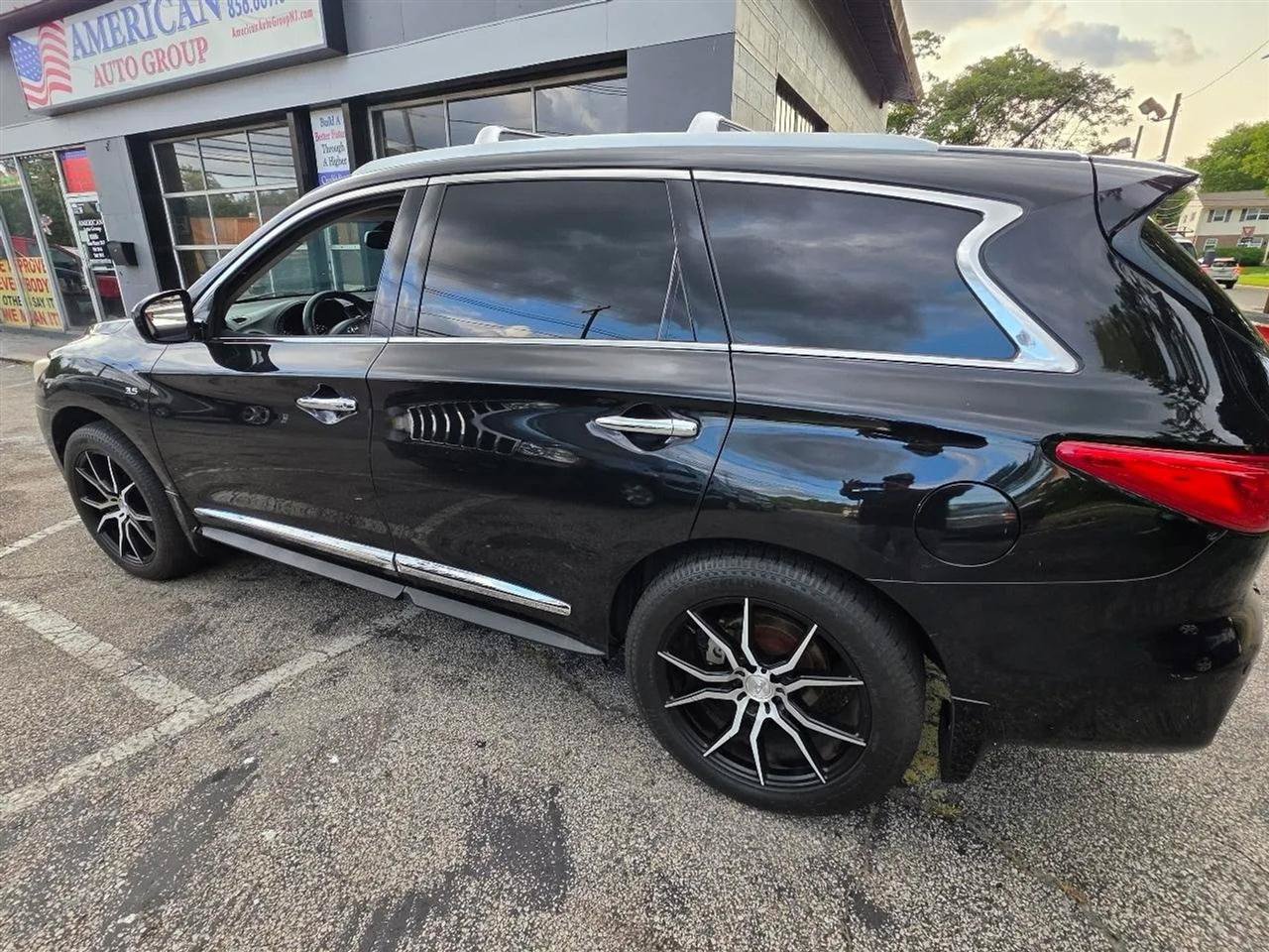 Used 2014 INFINITI QX60 Luxe w/ Premium Plus Package AWD/4WD image 4