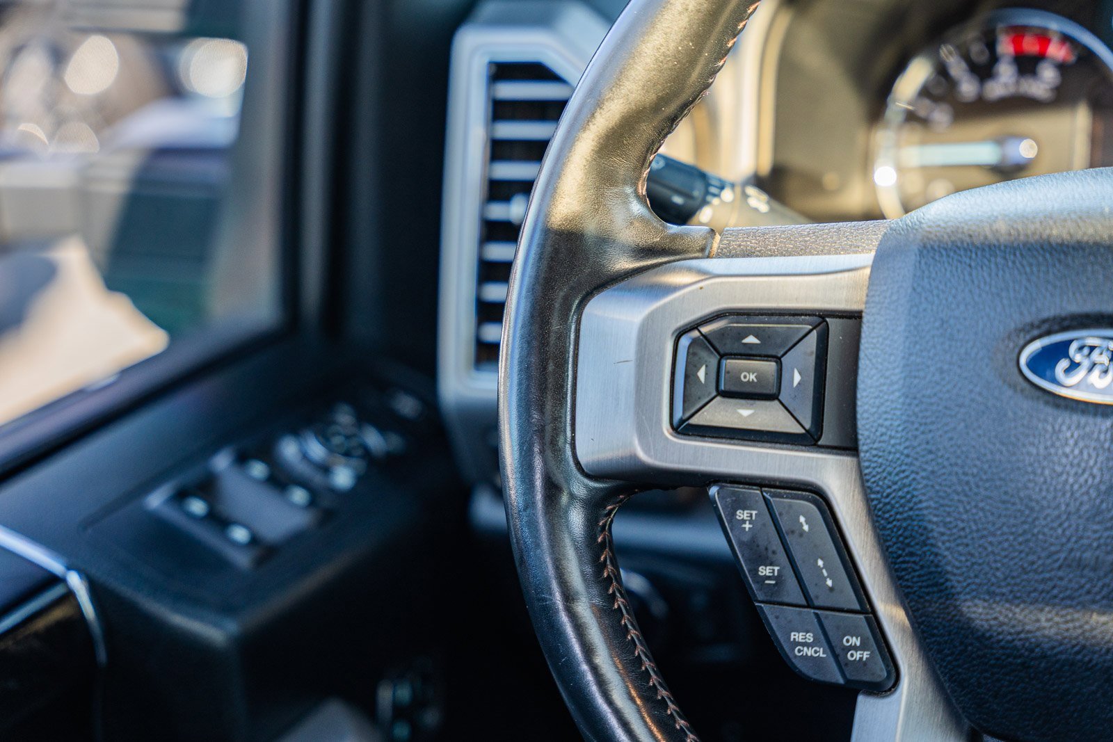 Certified 2019 Ford F450 Platinum w/ Platinum Ultimate Package image 33