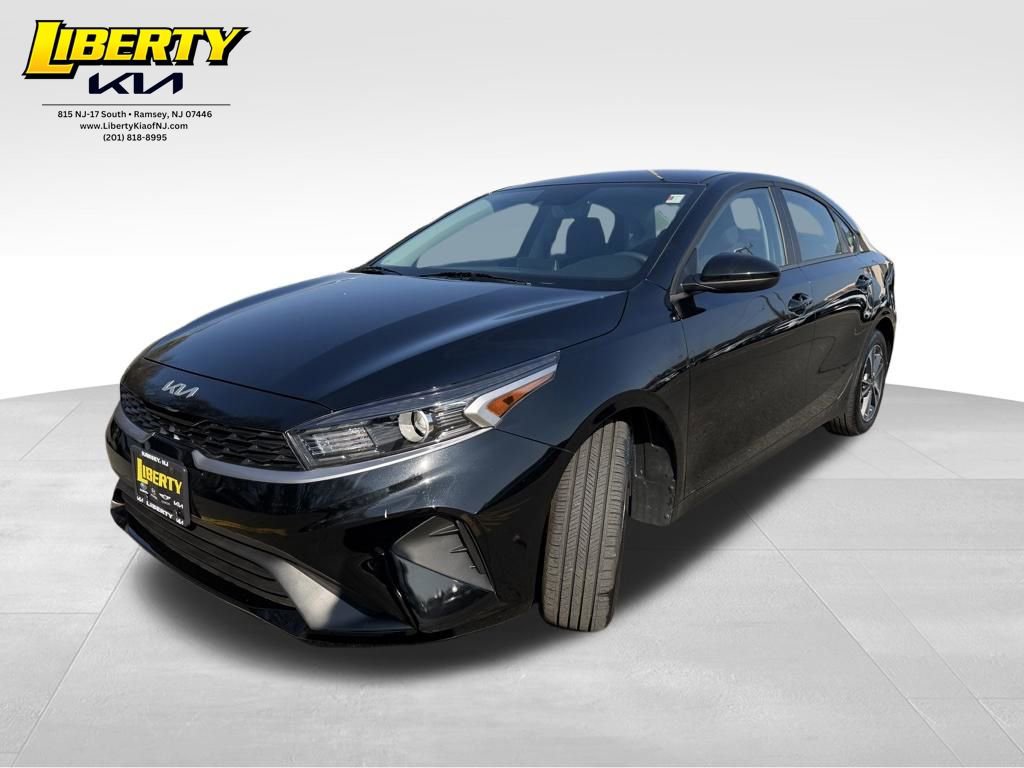 Used 2024 Kia Forte LXS image 3