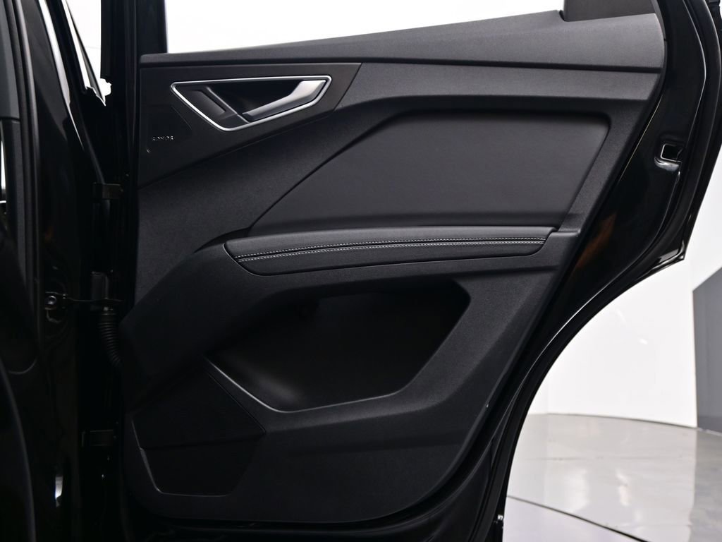 Used 2024 Audi Q4 e-tron Premium Plus w/ Premium Plus image 40