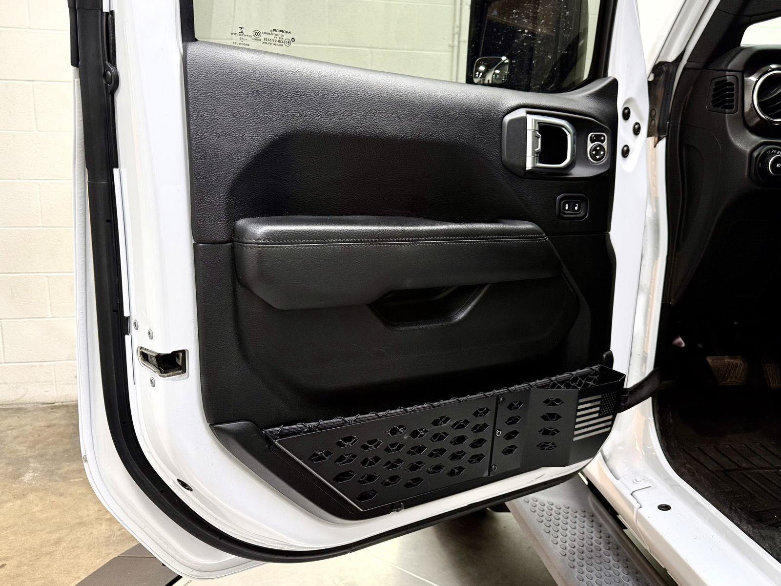 Used 2019 Jeep Wrangler Unlimited Sahara w/ Uconnect 4C Nav & Sound Group AWD/4WD image 12