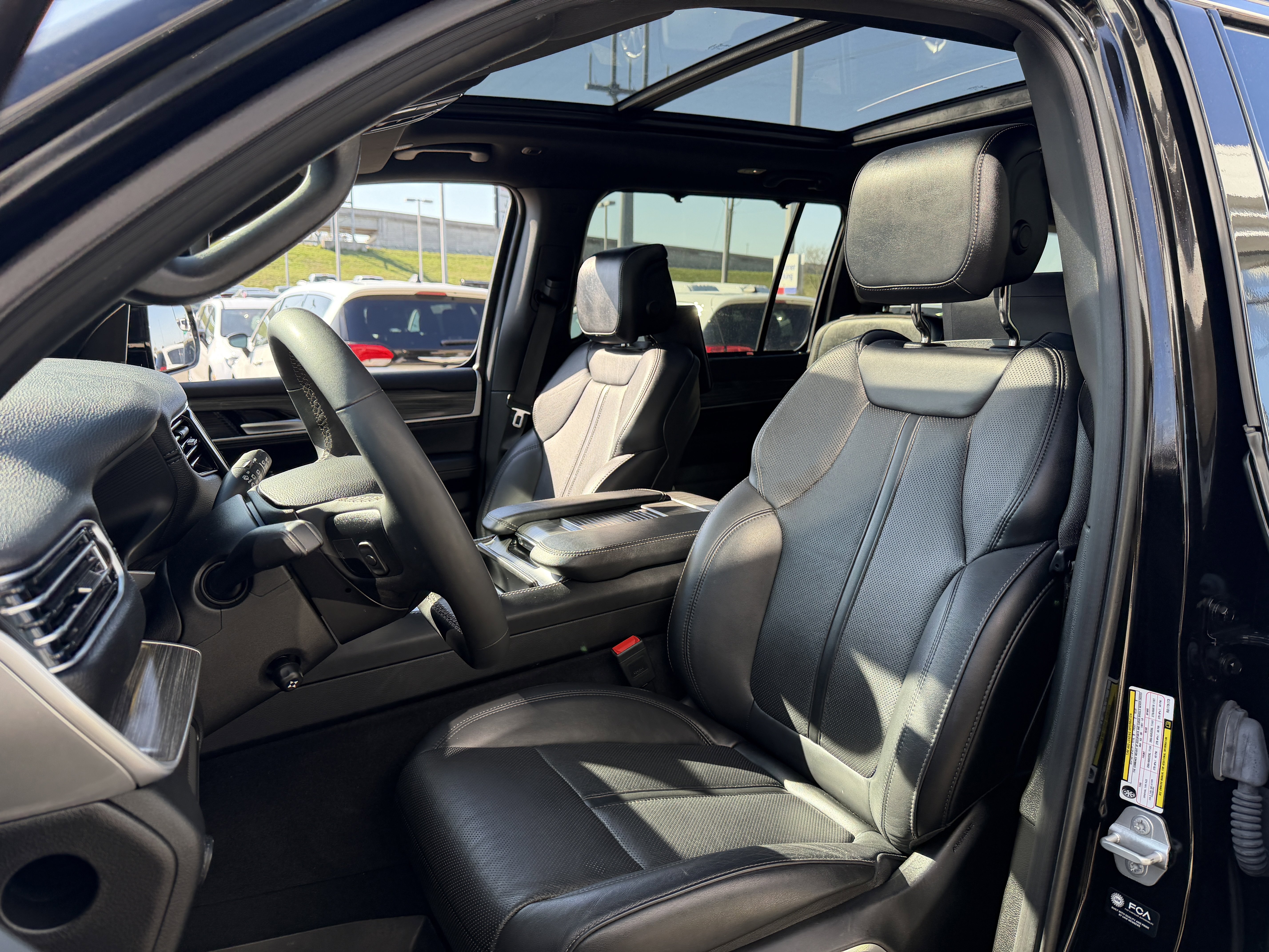 Used 2024 Jeep Wagoneer L Series III w/ Premium Group I image 35