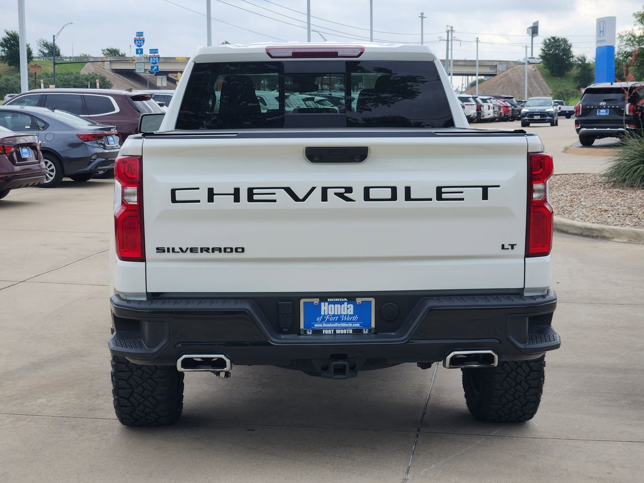 Used 2024 Chevrolet Silverado 1500 LT Trail Boss w/ Convenience Package II AWD/4WD image 6