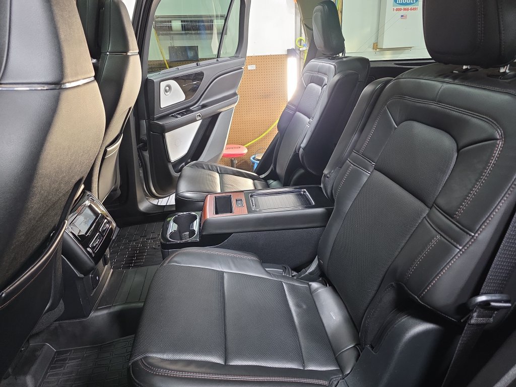 Used 2021 Lincoln Aviator Reserve w/ Equipment Group 201A AWD/4WD image 14