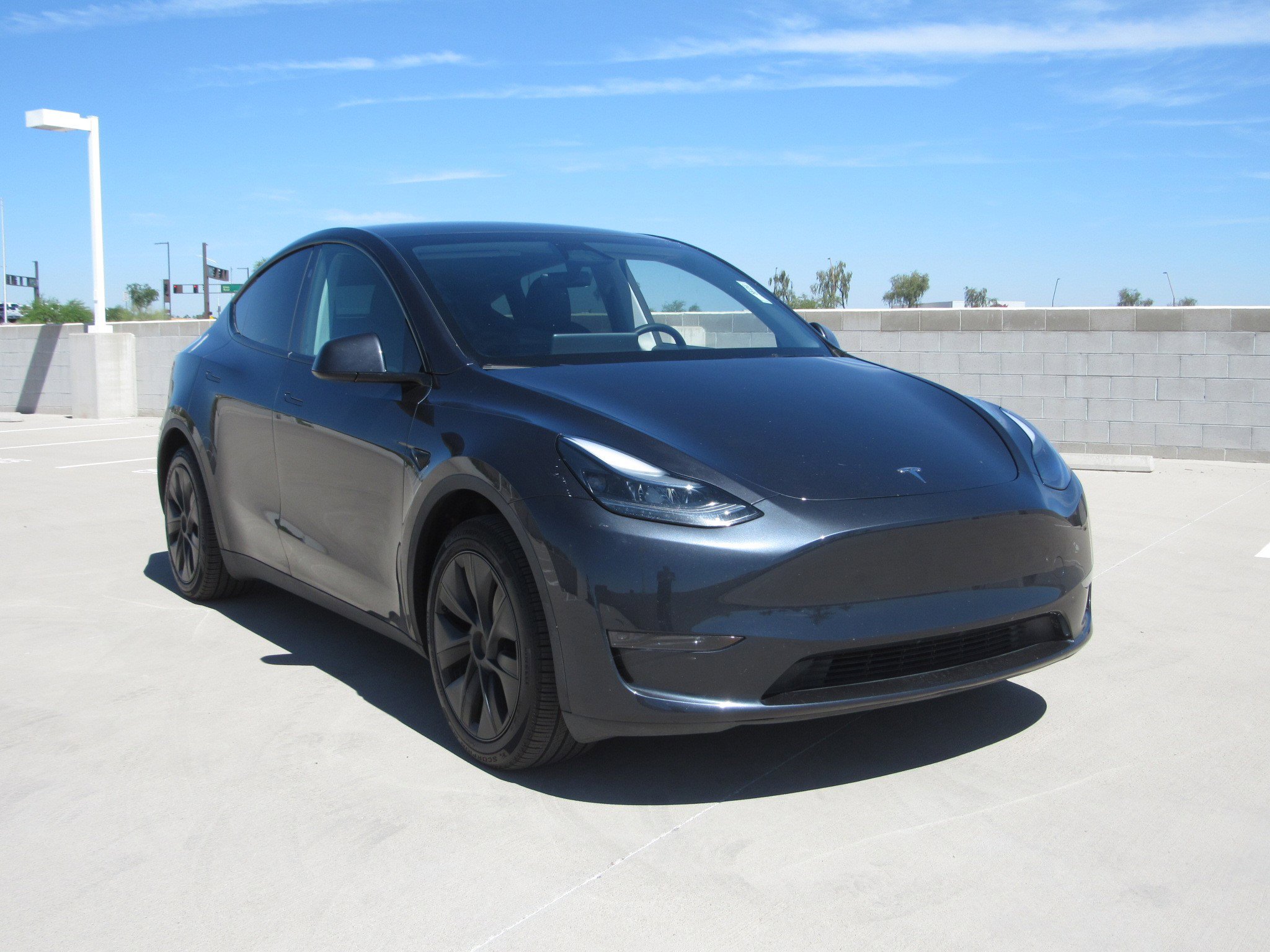 Used 2024 Tesla Model Y 2WD image 2