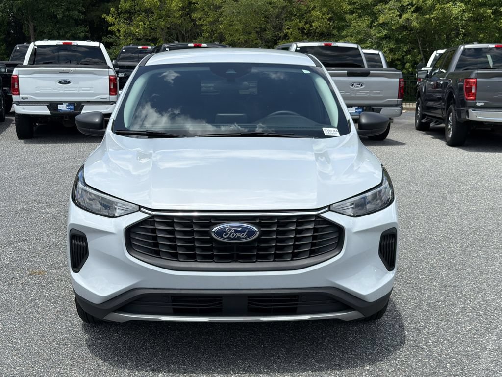 Used 2026 Ford Escape Active w/ Cold Weather Package FWD image 2