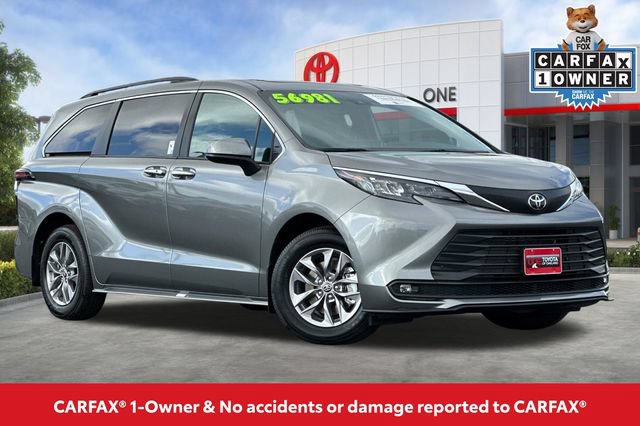 Certified 2026 Toyota Sienna XLE FWD image 2