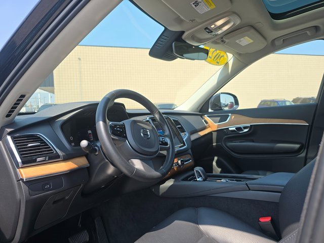 Used 2023 Volvo XC90 B6 Plus image 12