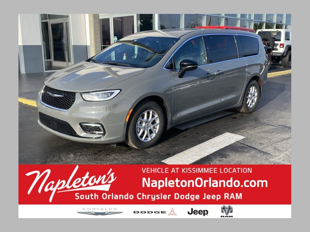 Used 2025 Chrysler Pacifica Select FWD image 1