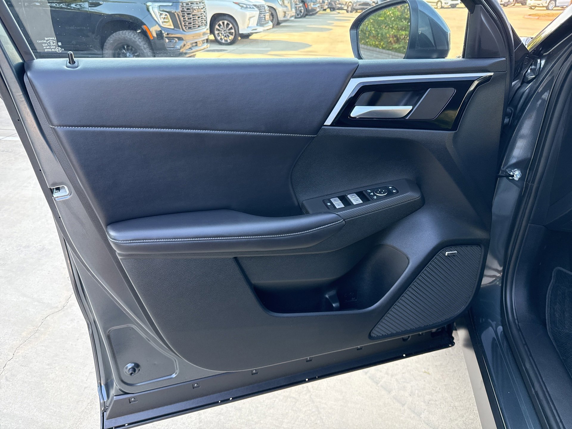 New 2025 Mitsubishi Outlander SE image 5