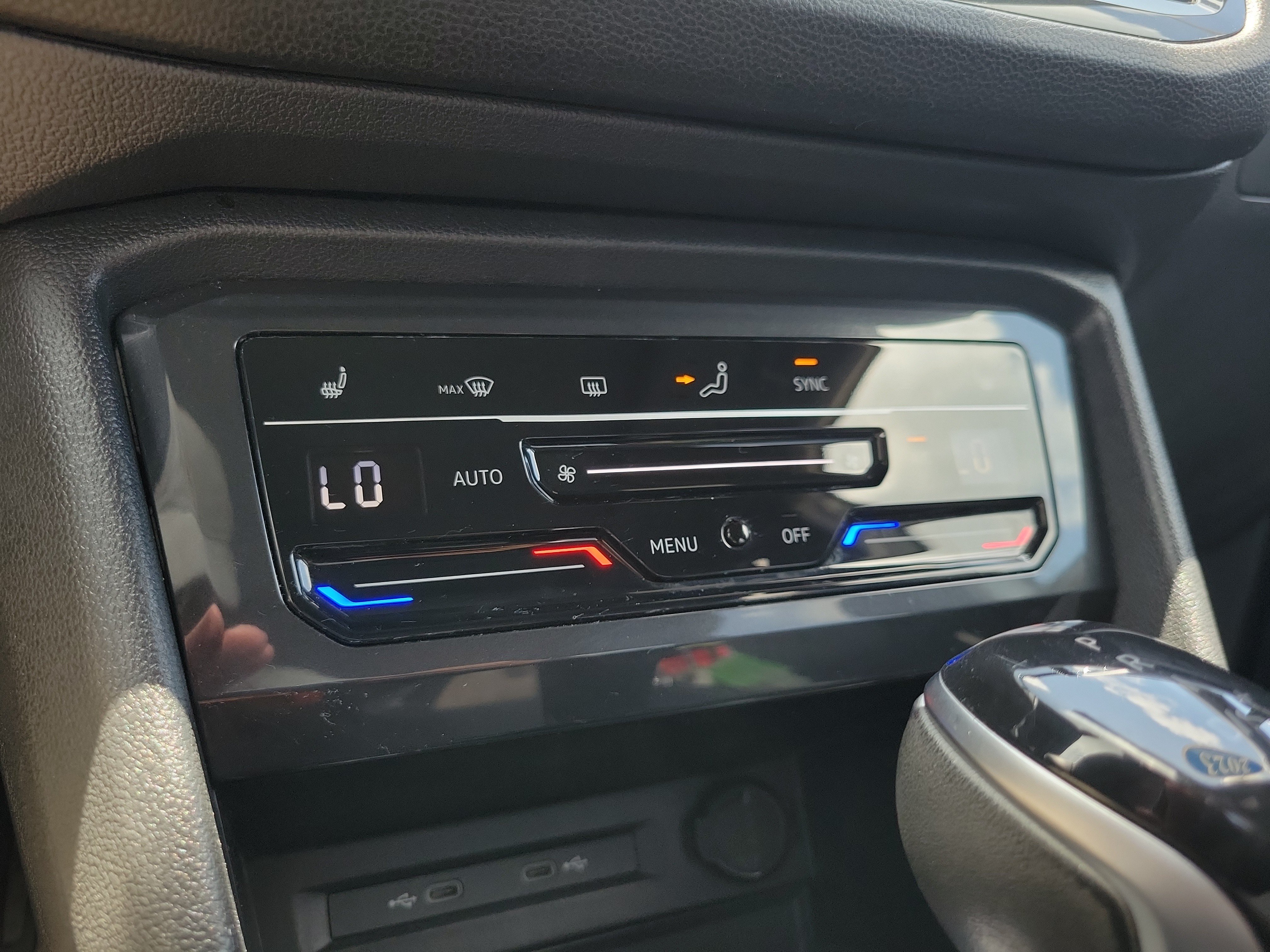 Certified 2023 Volkswagen Tiguan SE R-Line FWD image 23