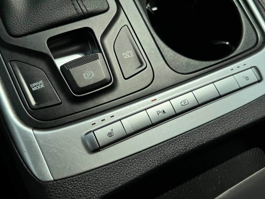 Used 2025 Kia Carnival FWD image 25