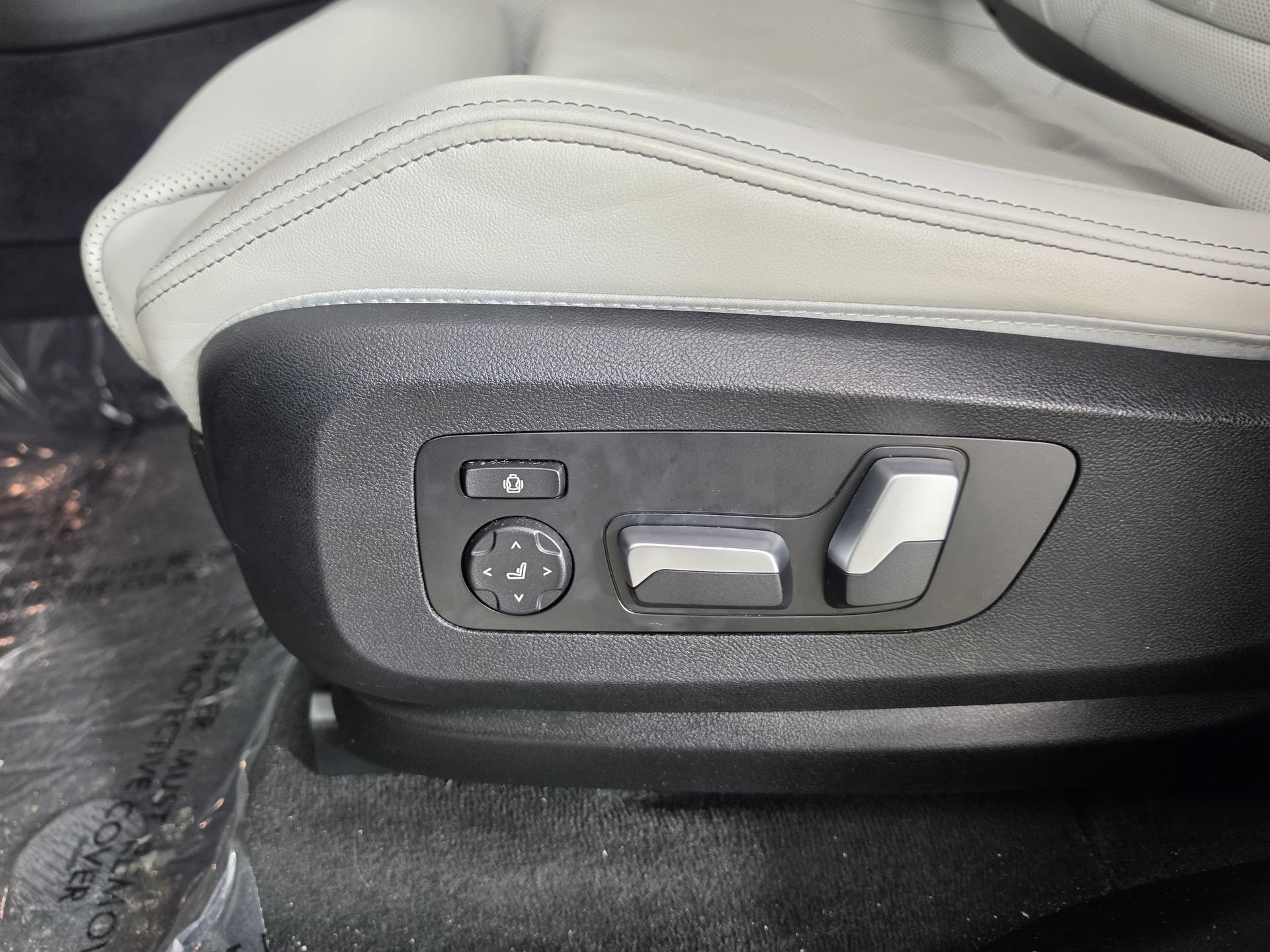 Used 2025 BMW X5 xDrive50e w/ M Sport Package AWD/4WD image 4