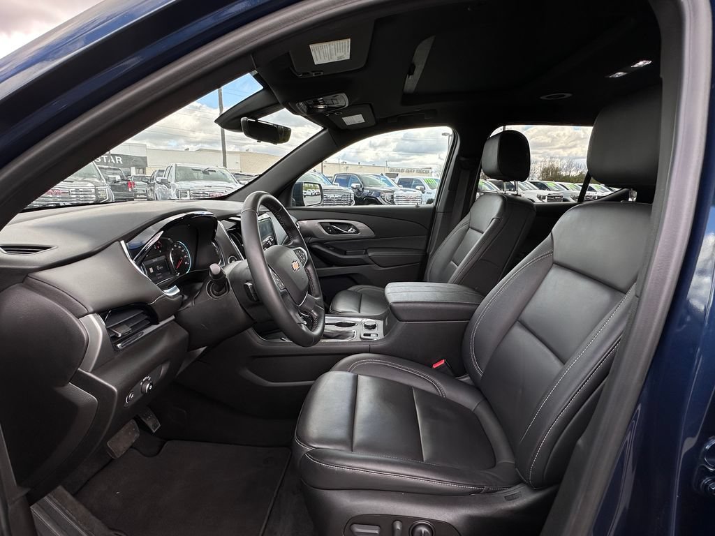 Used 2023 Chevrolet Traverse LT w/ LT Premium Package AWD/4WD image 19