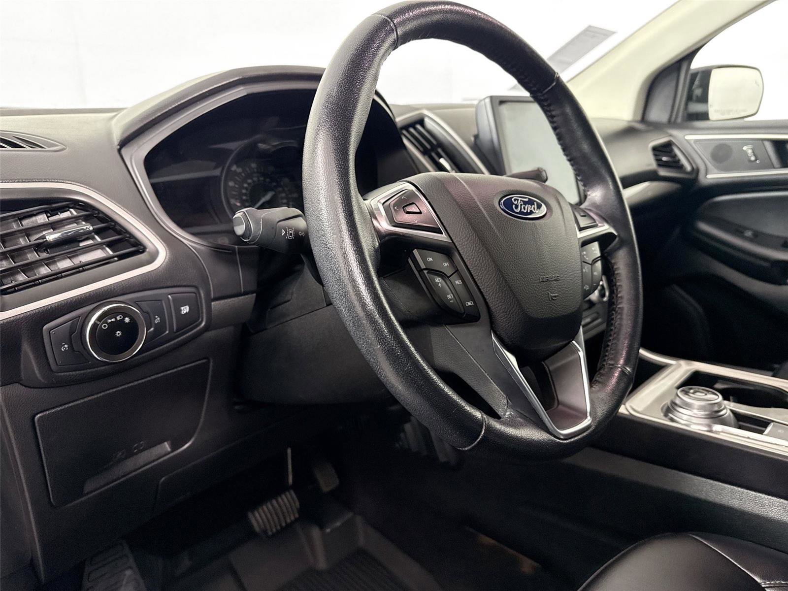 Used 2023 Ford Edge SEL image 4