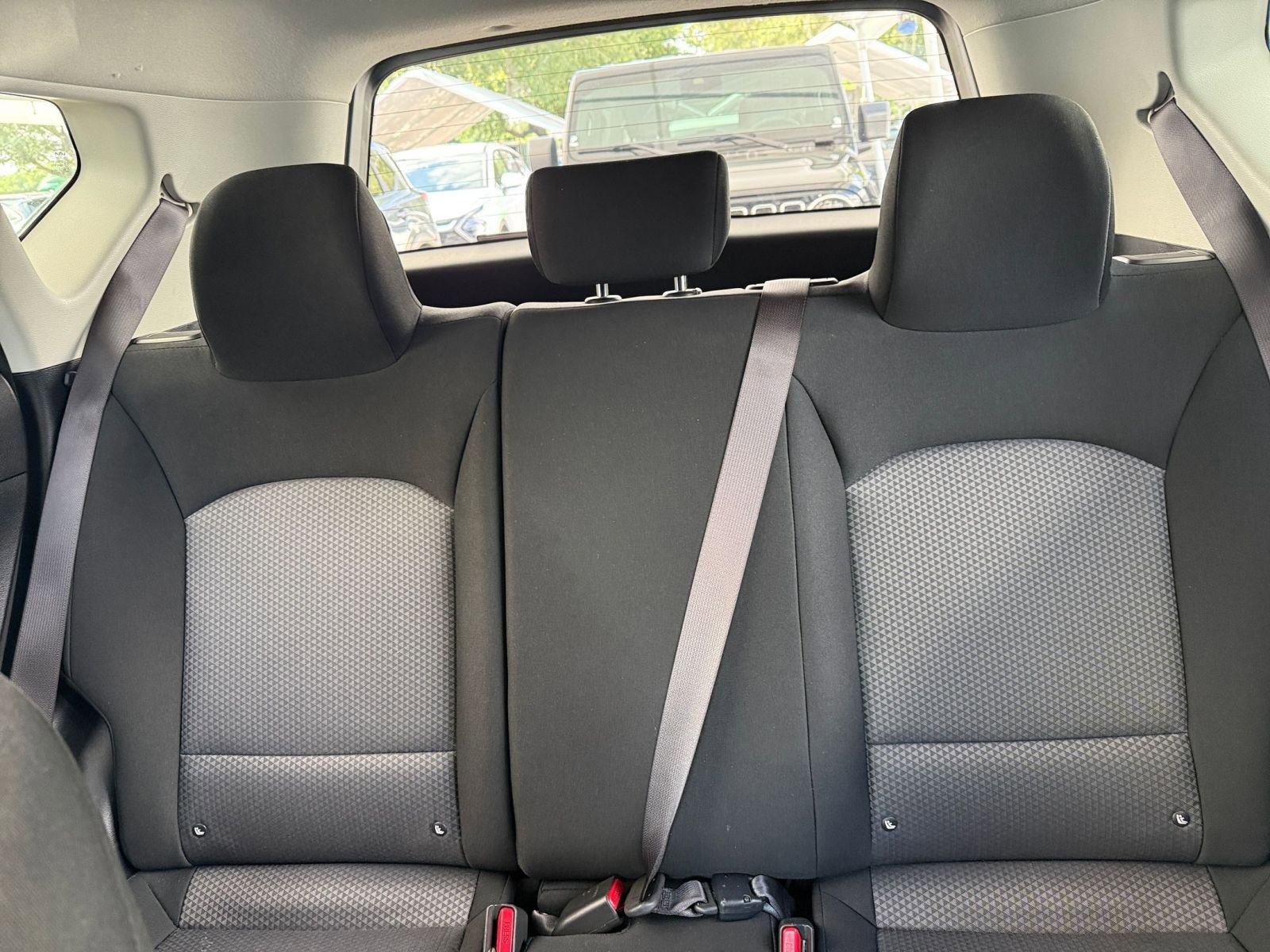 Used 2025 Kia Soul LX w/ LX Technology Package FWD image 35
