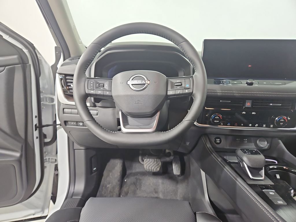 New 2026 Nissan Rogue Platinum image 14