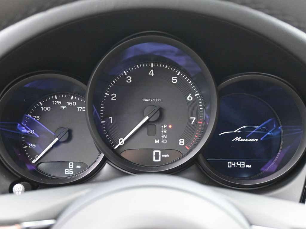 Certified 2026 Porsche Macan AWD/4WD image 9