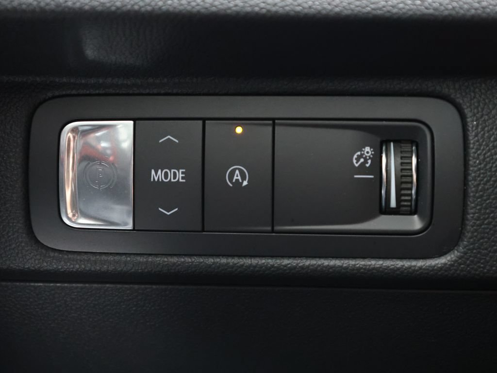 Used 2025 Chevrolet Traverse RS FWD image 38