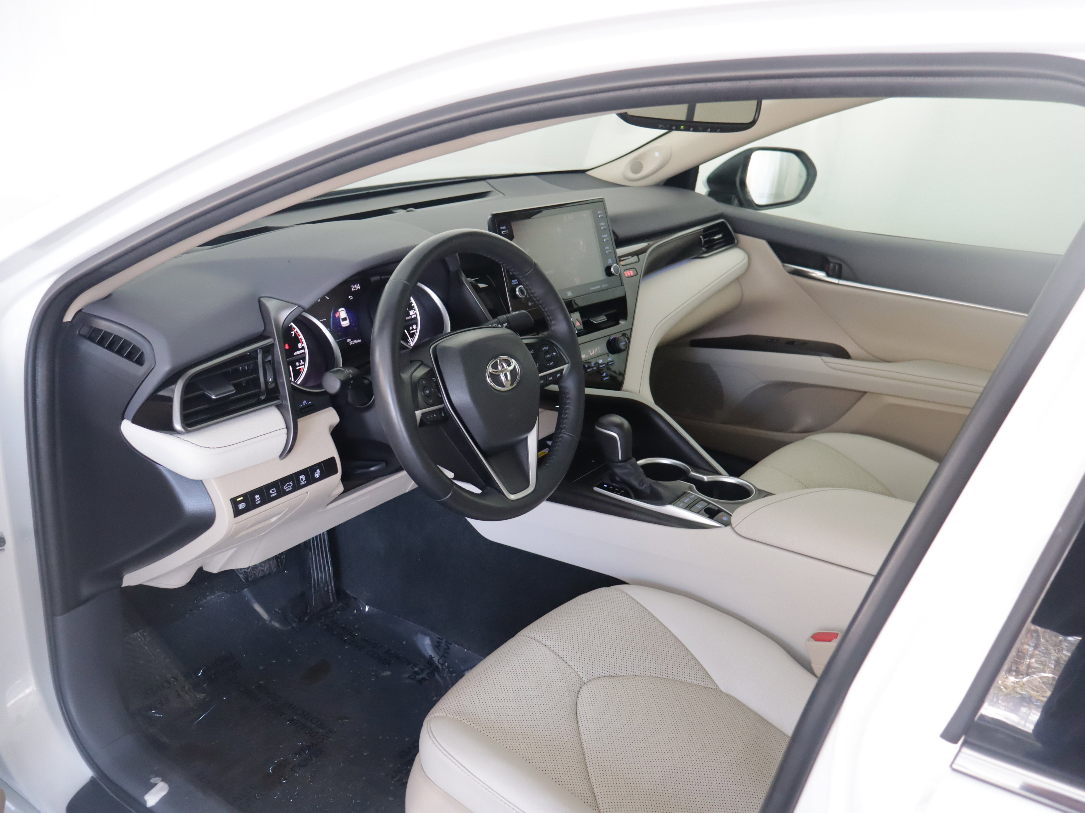 Used 2023 Toyota Camry XLE w/ Navigation Package AWD/4WD image 11