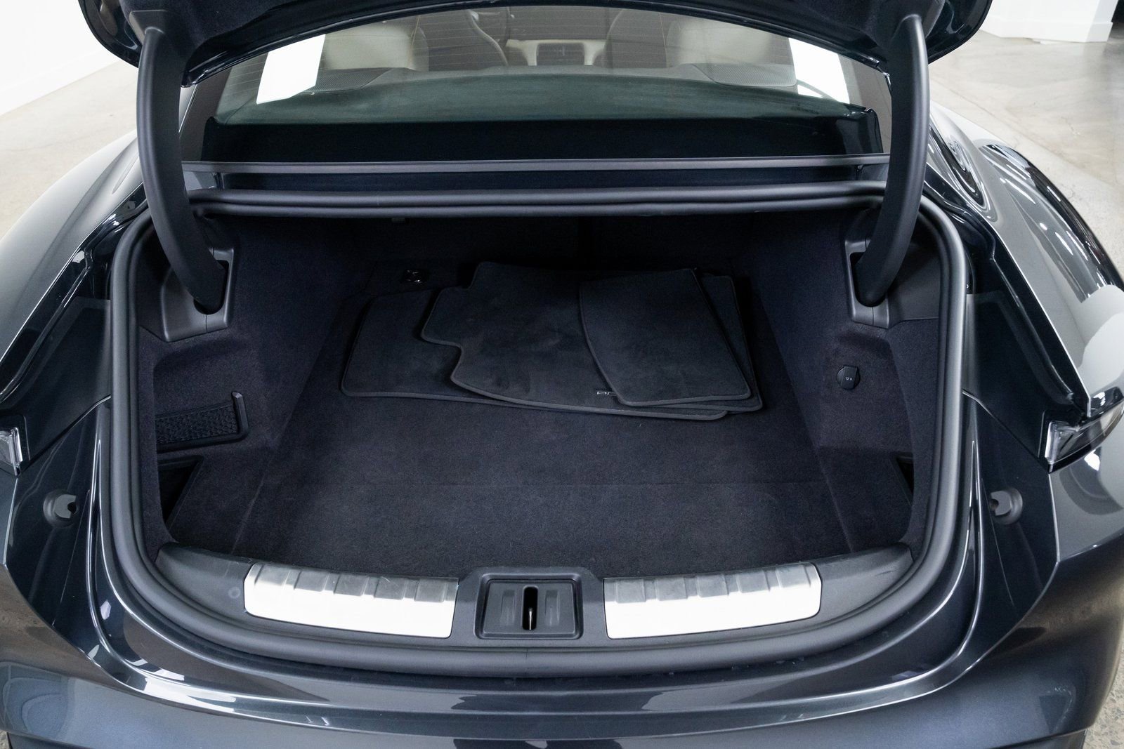 Used 2020 Porsche Taycan Turbo image 8