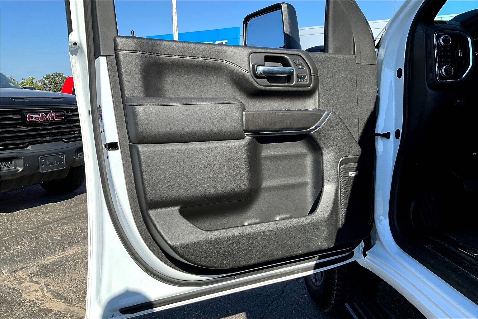 Used 2023 GMC Sierra 2500 AT4 w/ AT4 Premium Plus Package image 18