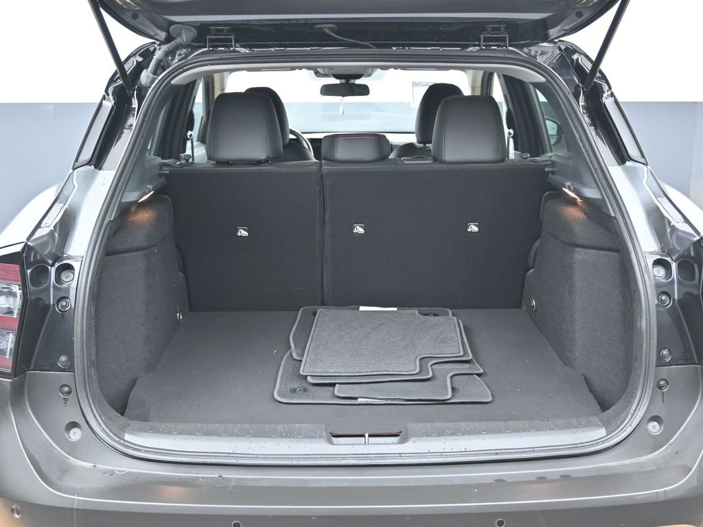 Used 2025 Nissan Kicks SR image 15