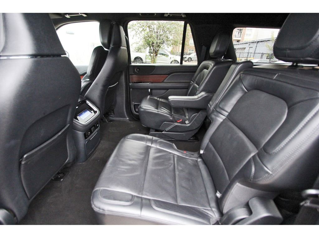 Used 2023 Lincoln Navigator L Reserve image 7