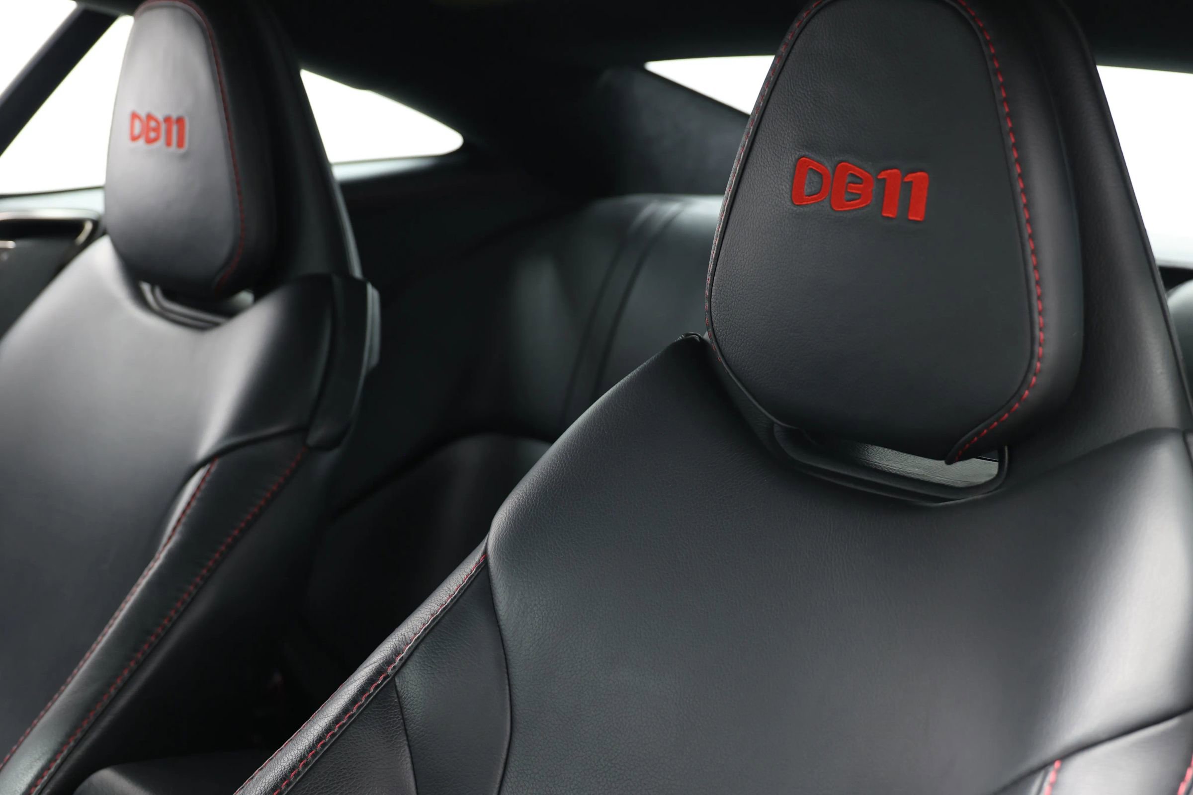 Used 2018 Aston Martin DB11 V12 image 16