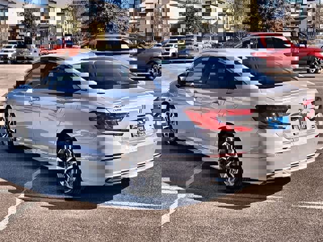 Used 2019 Honda Accord Touring image 4