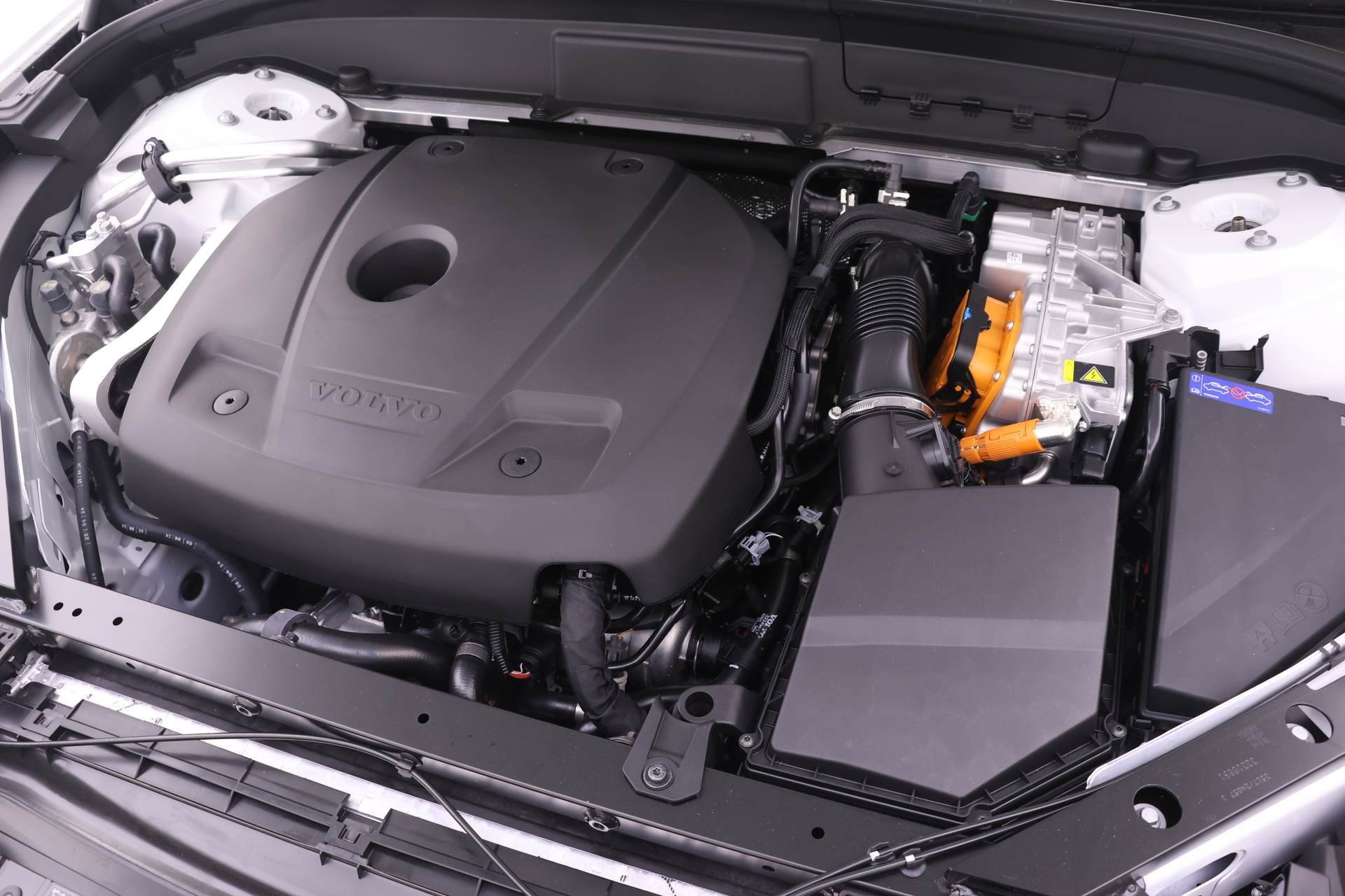 Used 2025 Volvo XC60 T8 Plus w/ Protection Package Premier image 20