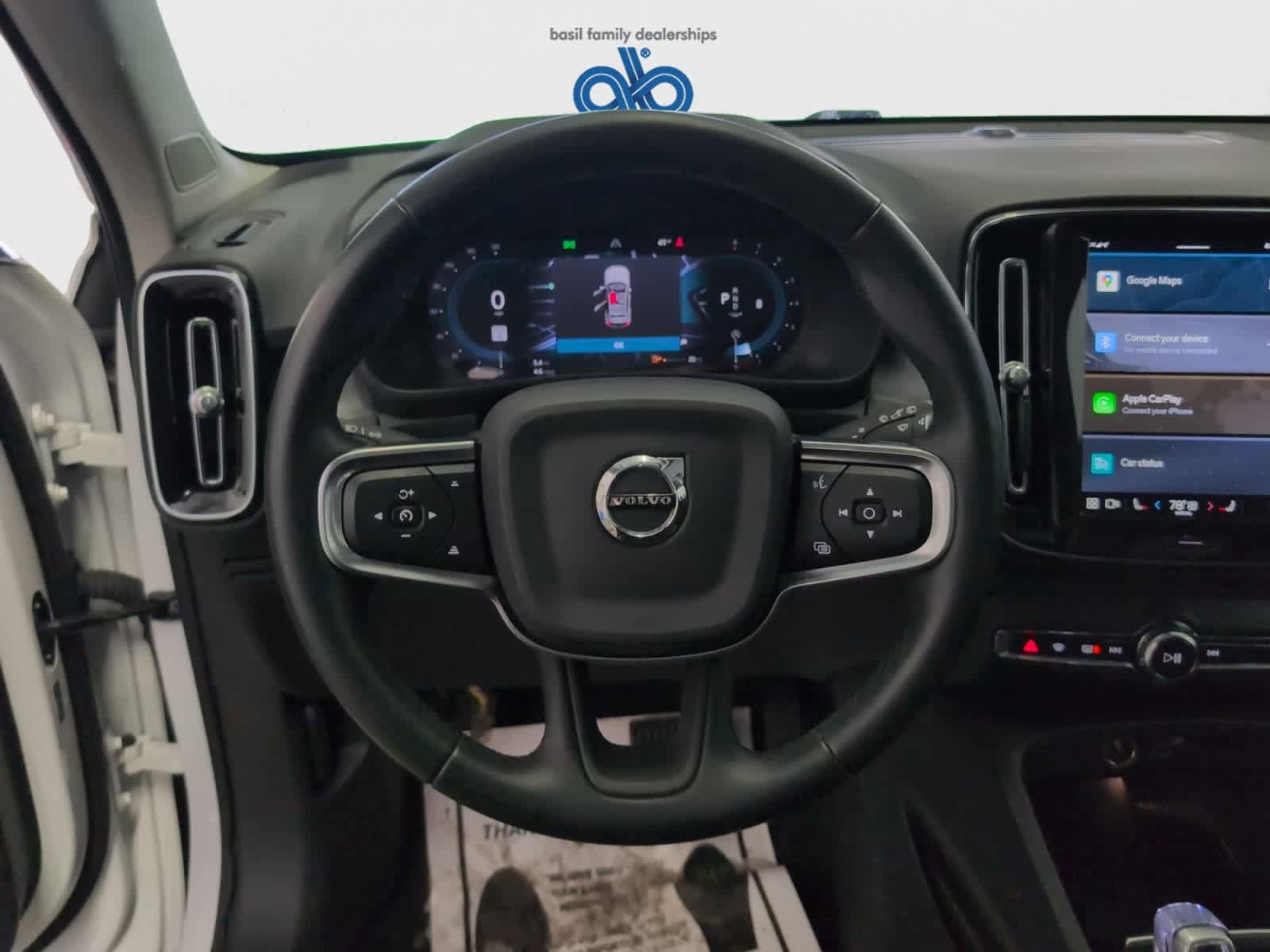 Used 2025 Volvo XC40 B5 Plus image 12