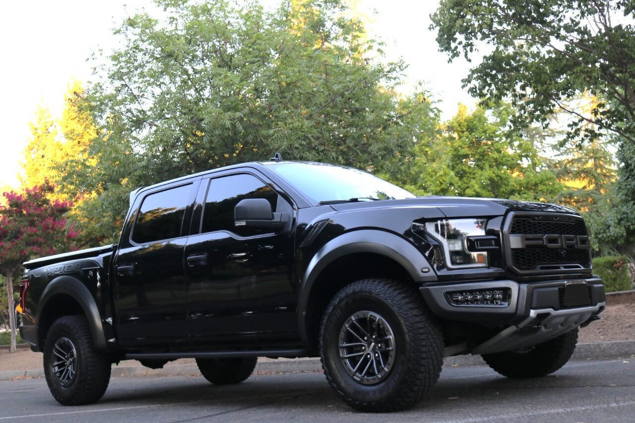 Used 2019 Ford F150 Raptor w/ Equipment Group 801A Mid image 9