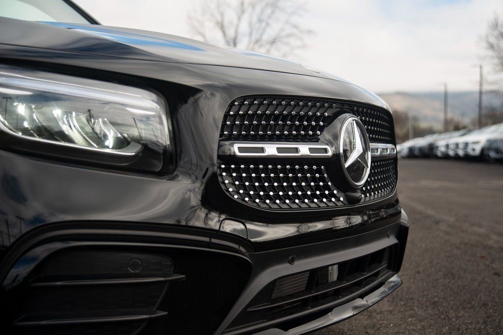 Certified 2025 Mercedes-Benz GLB 250 4MATIC image 17