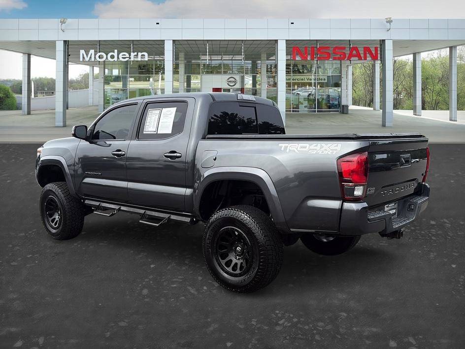 Used 2019 Toyota Tacoma TRD Sport AWD/4WD image 3