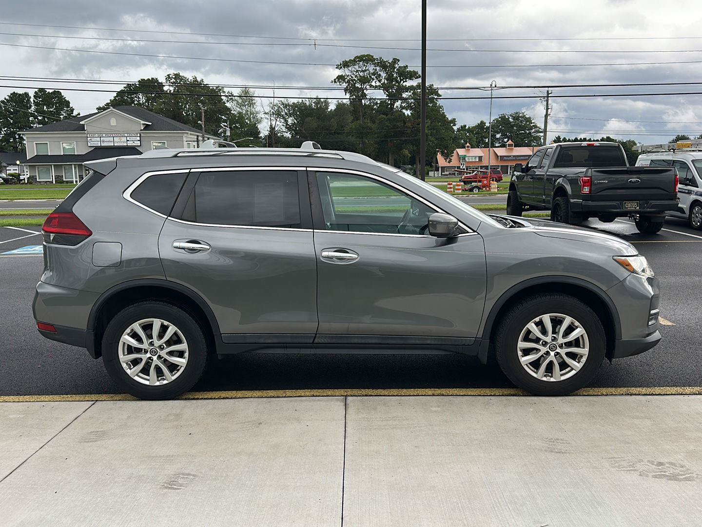 Used 2020 Nissan Rogue S w/ Special Edition Package AWD/4WD image 4