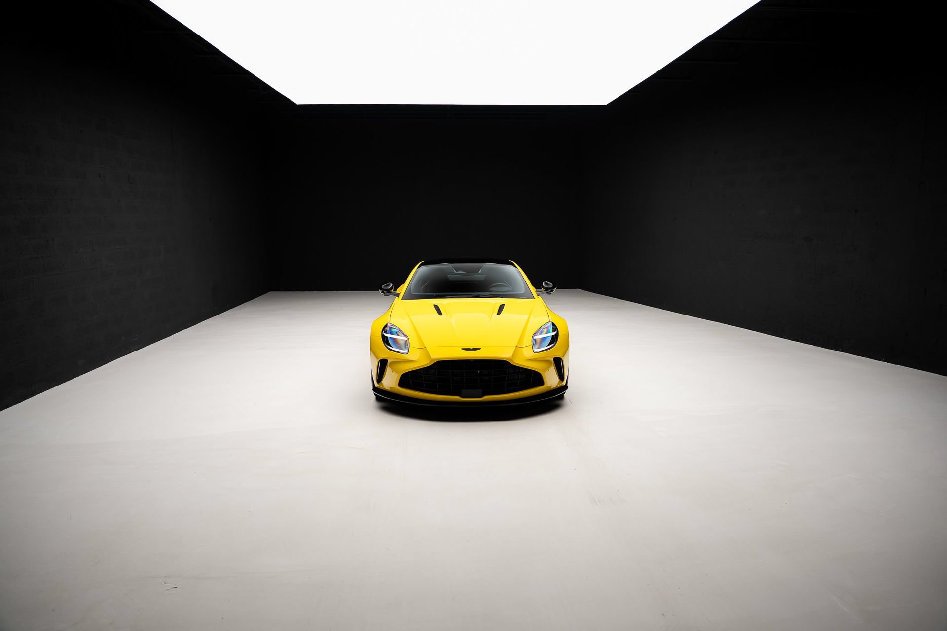 Used 2025 Aston Martin V8 Vantage Coupe RWD image 71