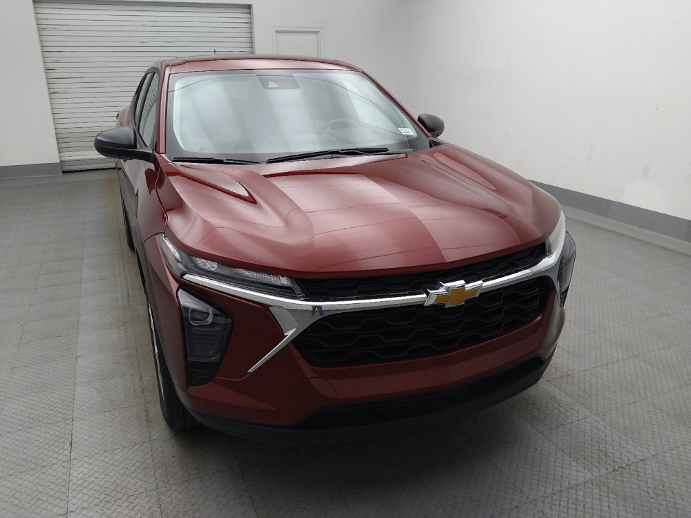 Used 2025 Chevrolet Trax LS FWD image 14