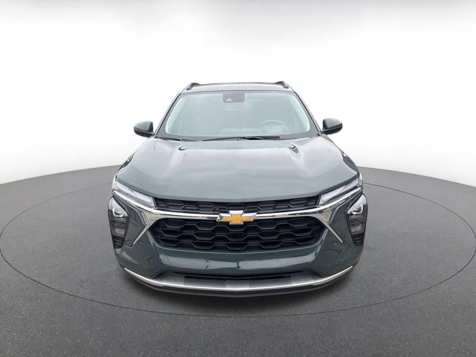Used 2025 Chevrolet Trax LT w/ LT Convenience Package FWD image 6