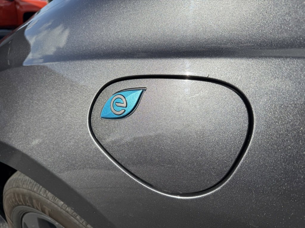 Used 2020 Chrysler Pacifica Limited w/ Advanced Safetytec Group image 12