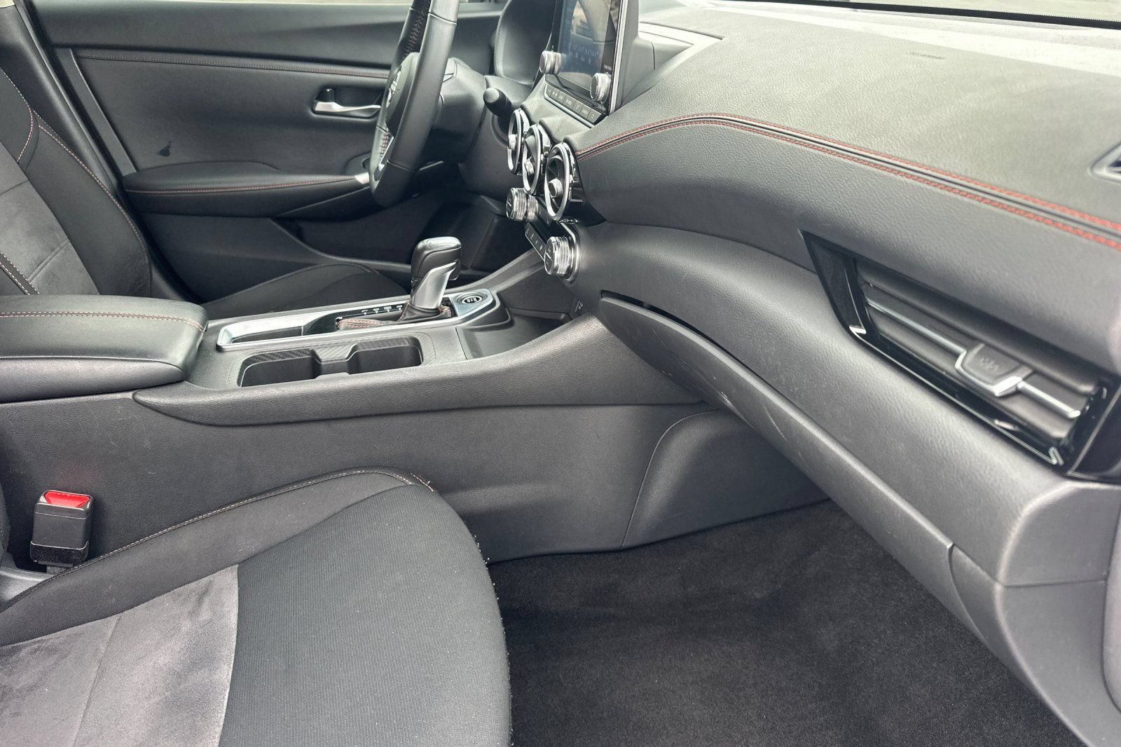 Used 2024 Nissan Sentra SR w/ Lighting Package FWD image 18