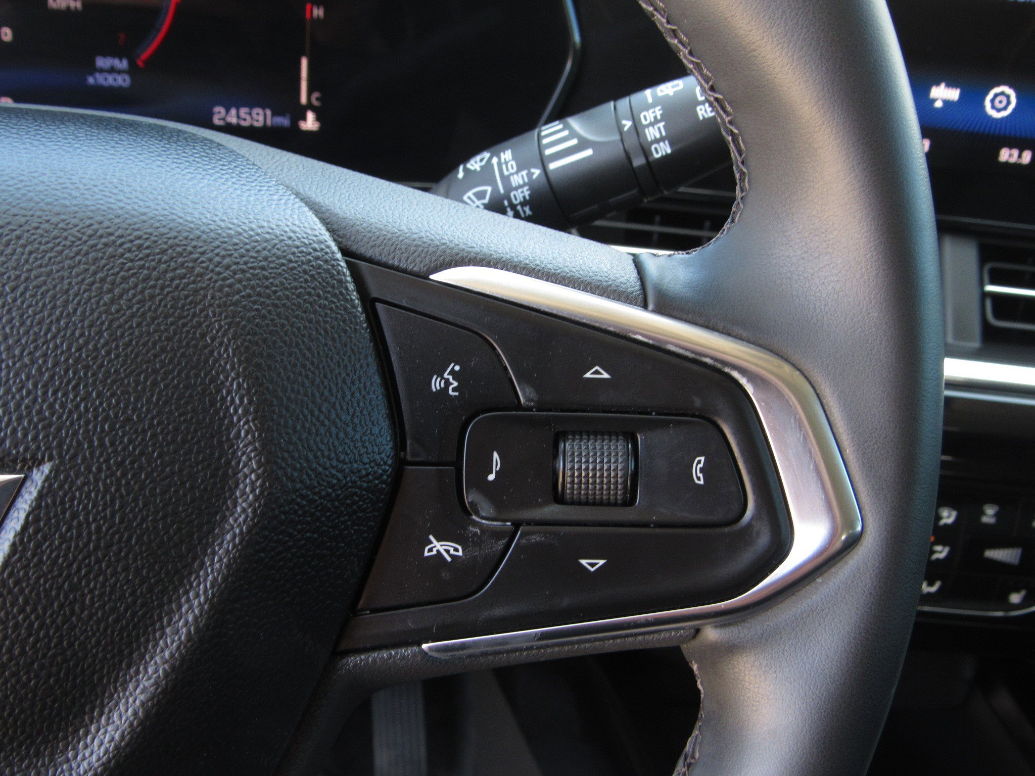 Used 2025 Chevrolet Trax ACTIV w/ Driver Confidence Package image 24