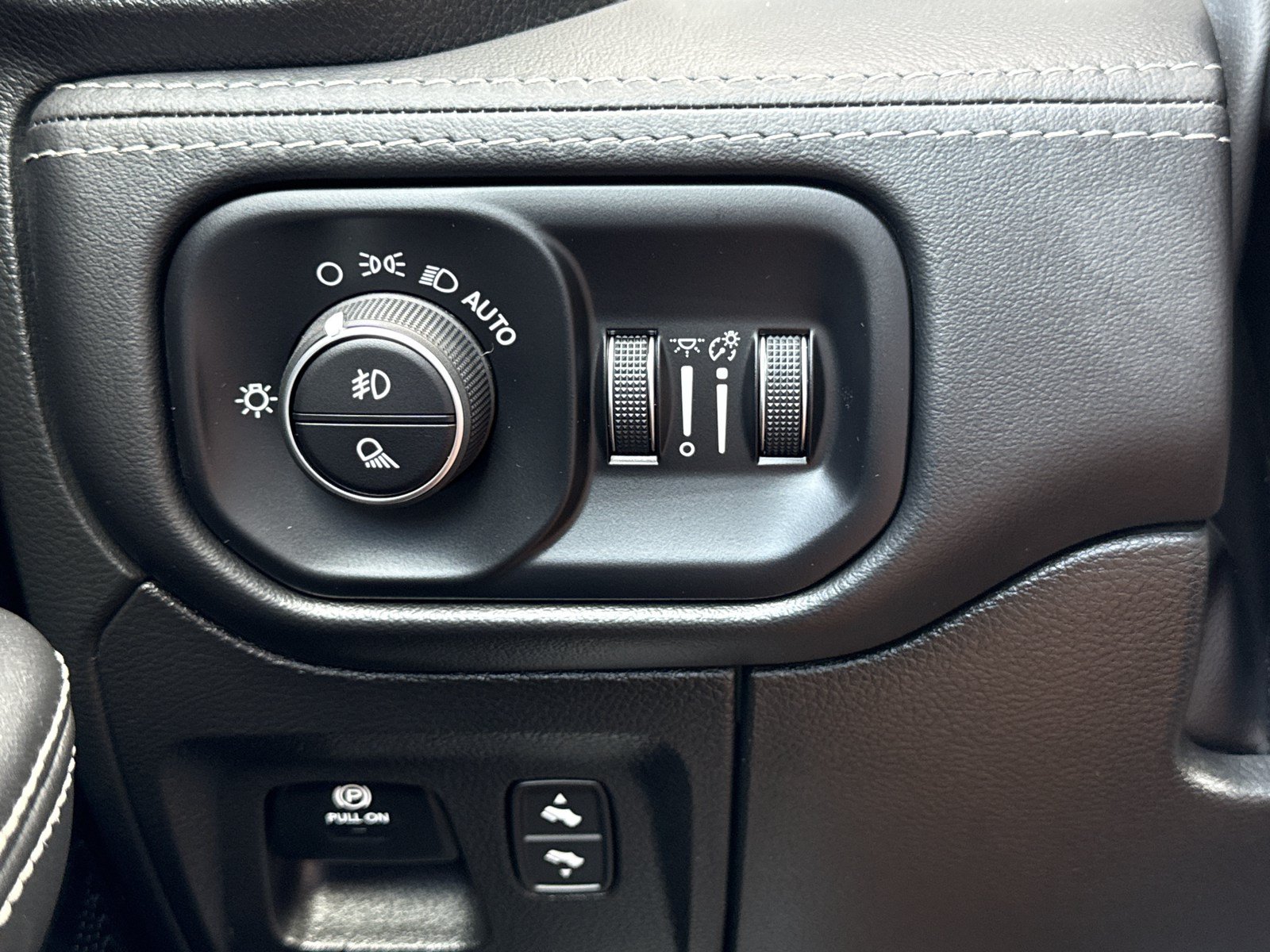 Used 2024 RAM 1500 Limited AWD/4WD image 20