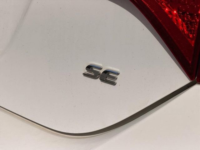 Used 2018 Toyota Corolla SE w/ Carpet Mat Package (TMS) FWD image 18