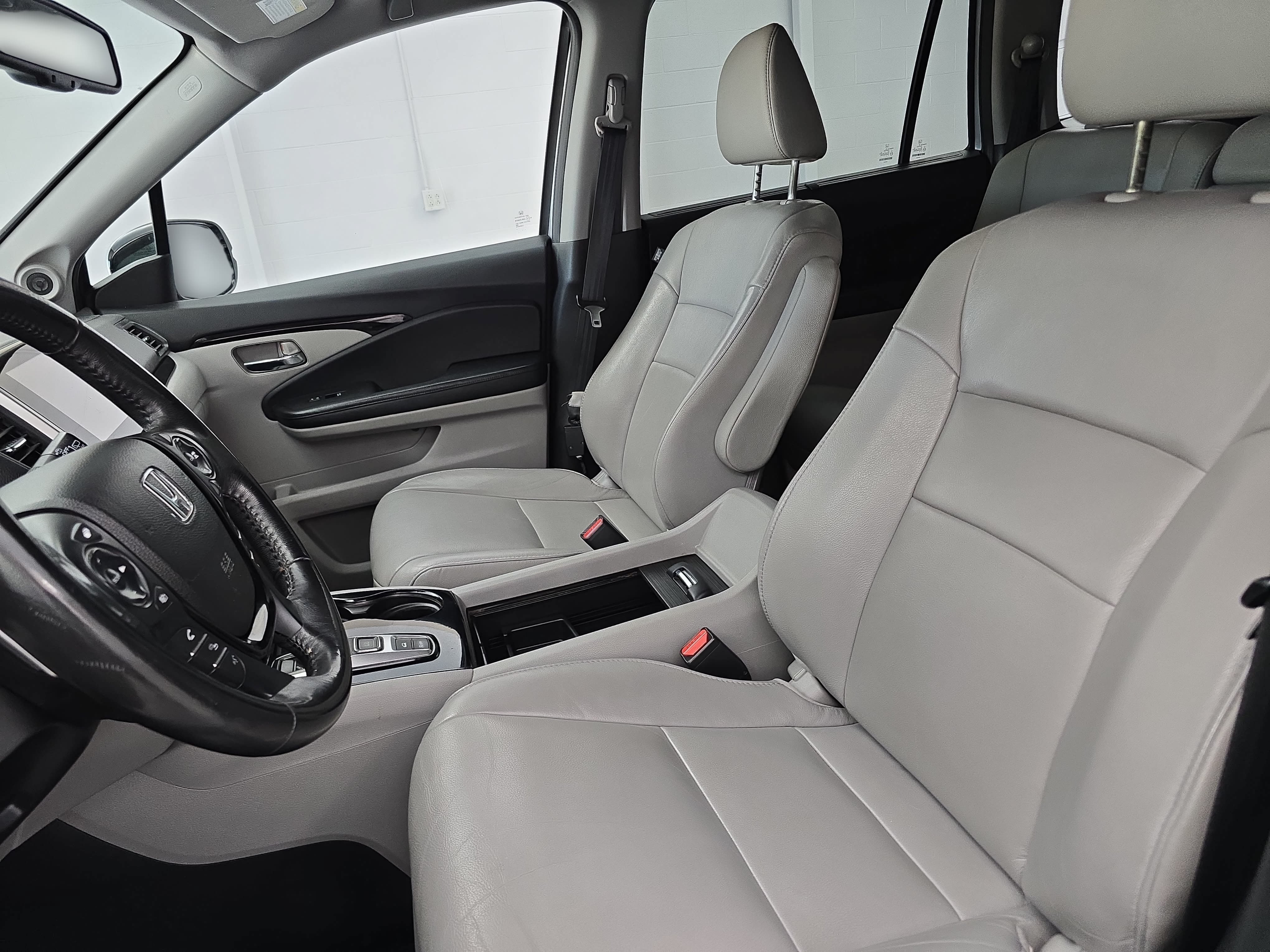Used 2018 Honda Pilot Touring image 16