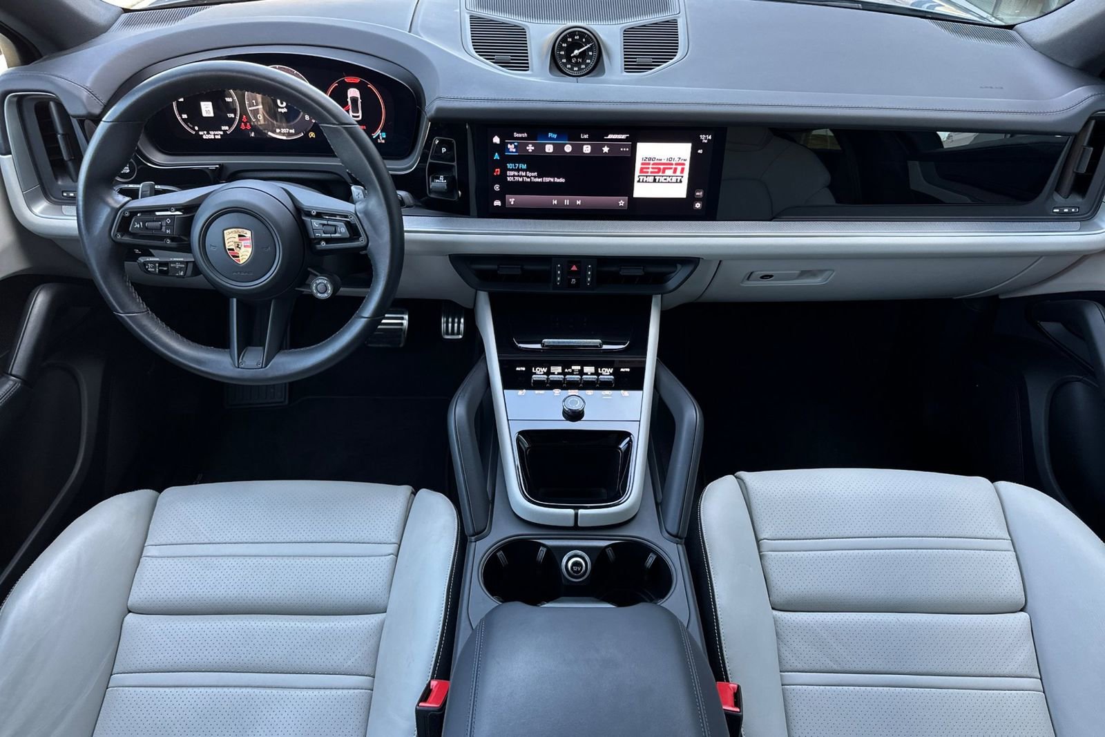 Used 2025 Porsche Cayenne S image 6