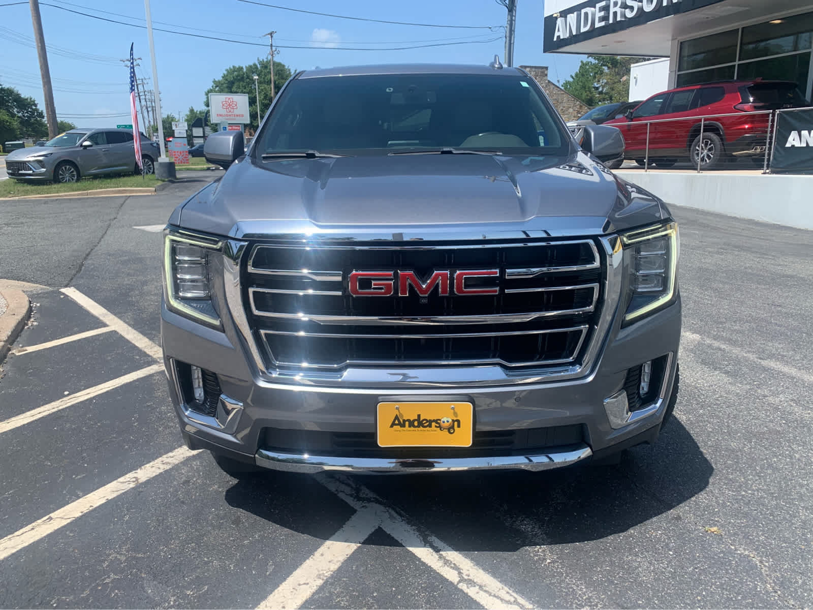 Used 2022 GMC Yukon SLT w/ SLT Premium Package AWD/4WD image 2