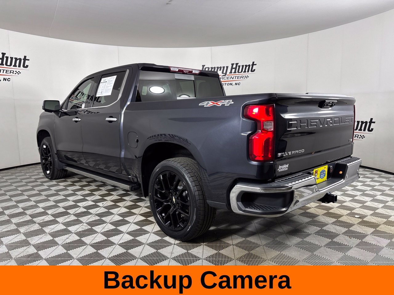 Used 2023 Chevrolet Silverado 1500 LTZ w/ LTZ Premium Package AWD/4WD image 9