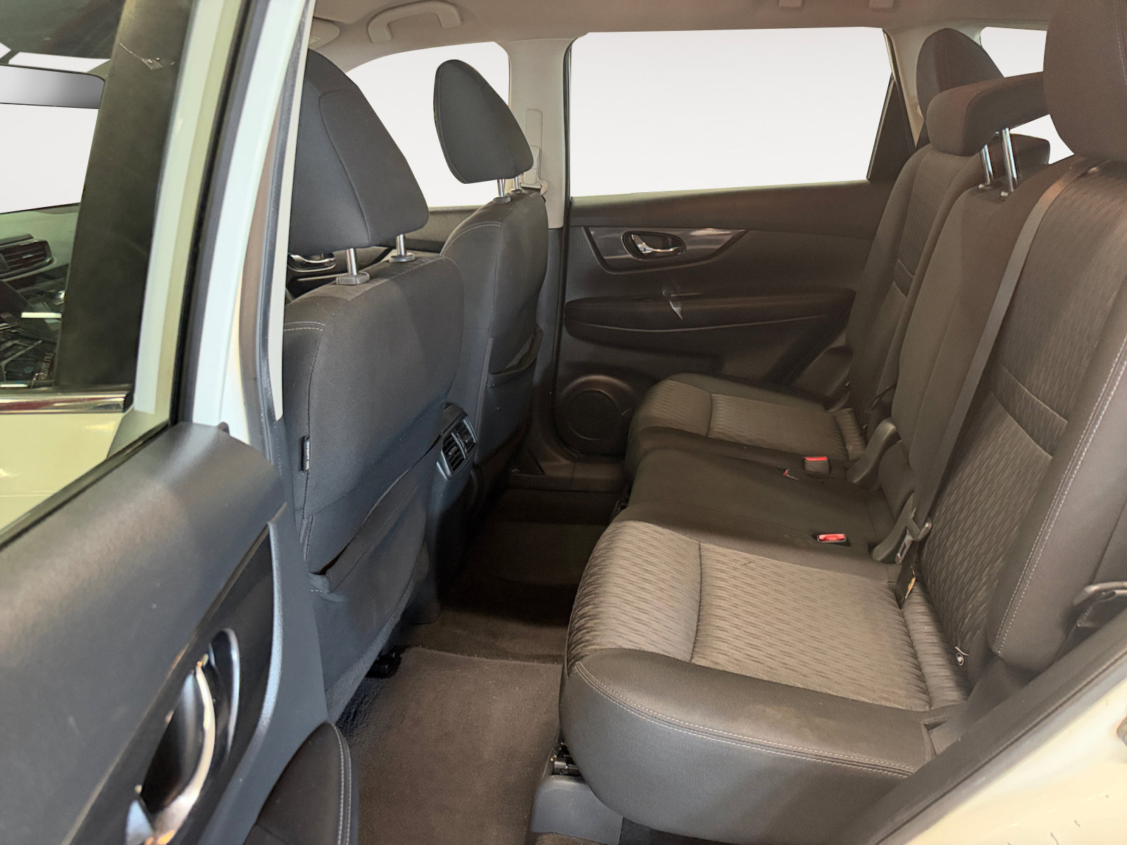 Used 2017 Nissan Rogue SV FWD image 24